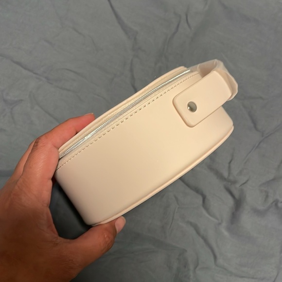 New Dior Beauty Quilted Cream Round Vanity Case W Mirror & Top Handle - Picture 6 of 9